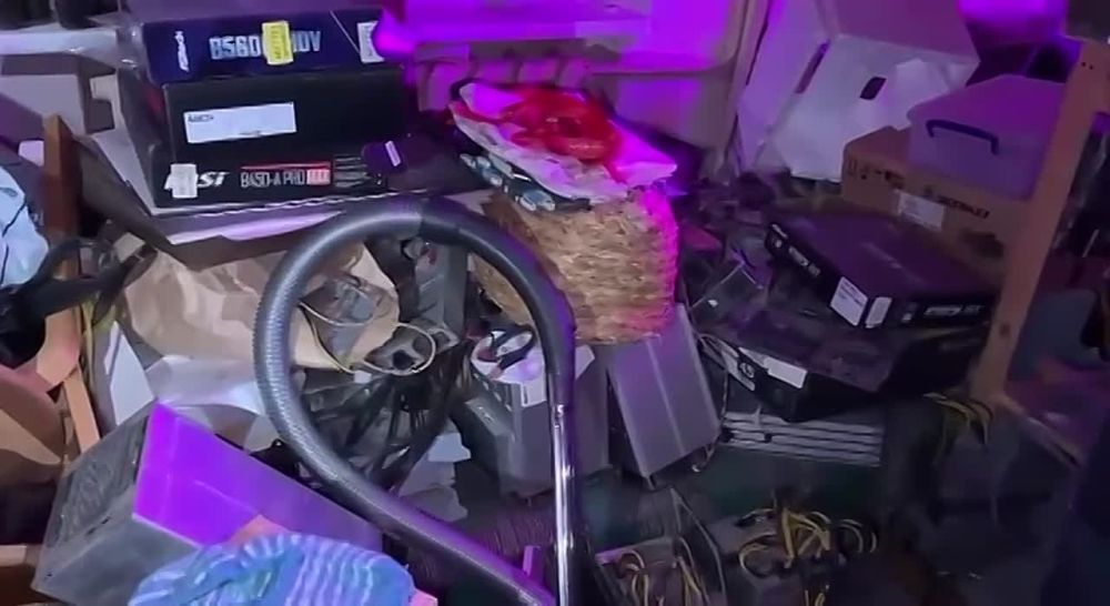 Сотрудники оперативного подразделения ГТК Абхазии совместно с сотрудниками УВД по г. Сухум выявили 24 мая 72 аппарата для добычи криптовалют различных наименований