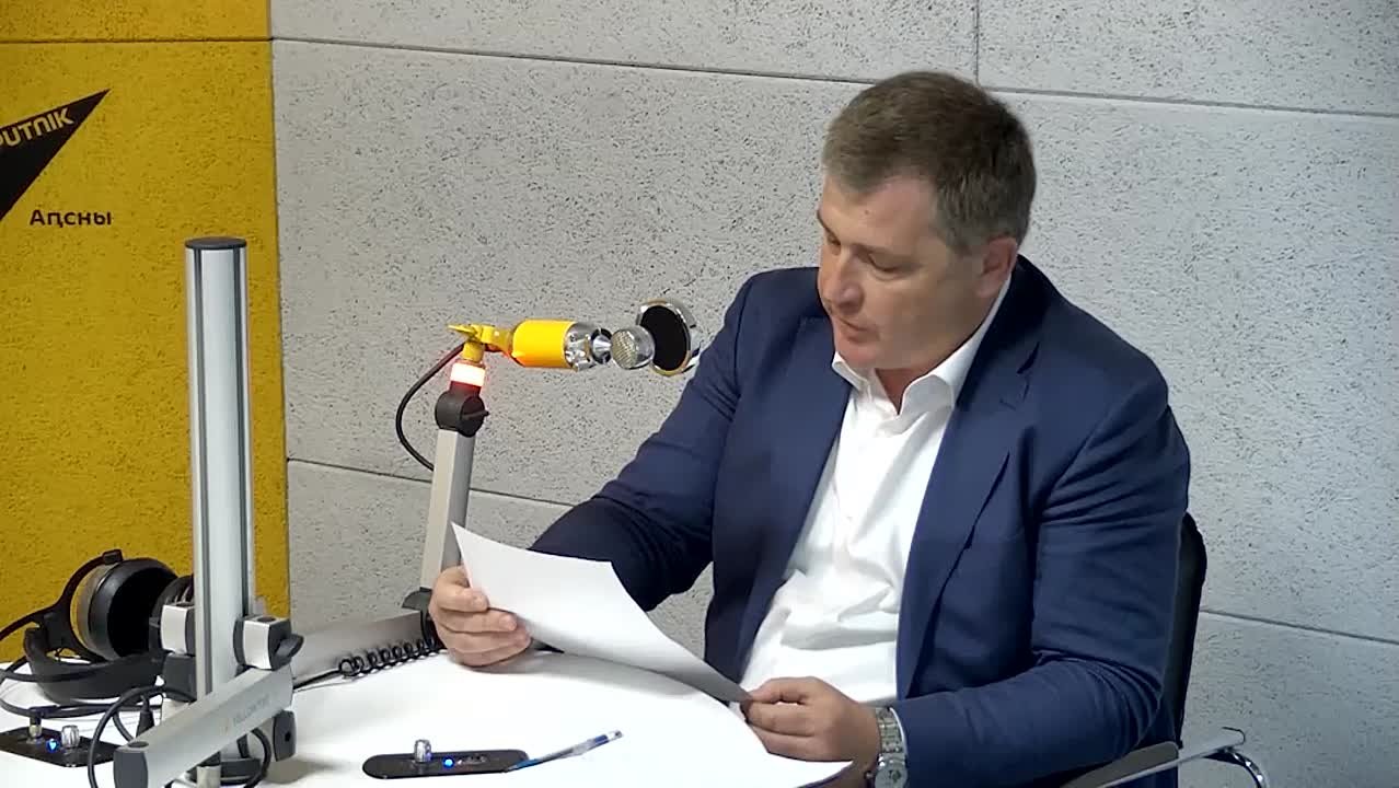 Задолженность арендаторов перед государством по данным на конец мая 2025 года составляет 21 миллион рублей, рассказал в эфире радио Sputnik председатель Госкомимущества Юрий Зухба