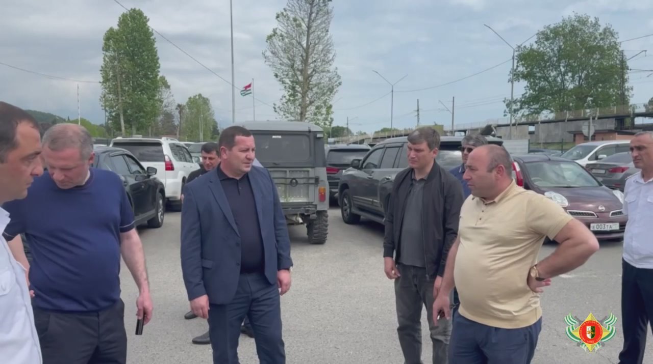 Подготовке личного состава УВД Гагрского района к летнему курортному сезону посвящалось выездное совещание, котрое провел вице-премьер, министр внутренних дел Роберт Киут