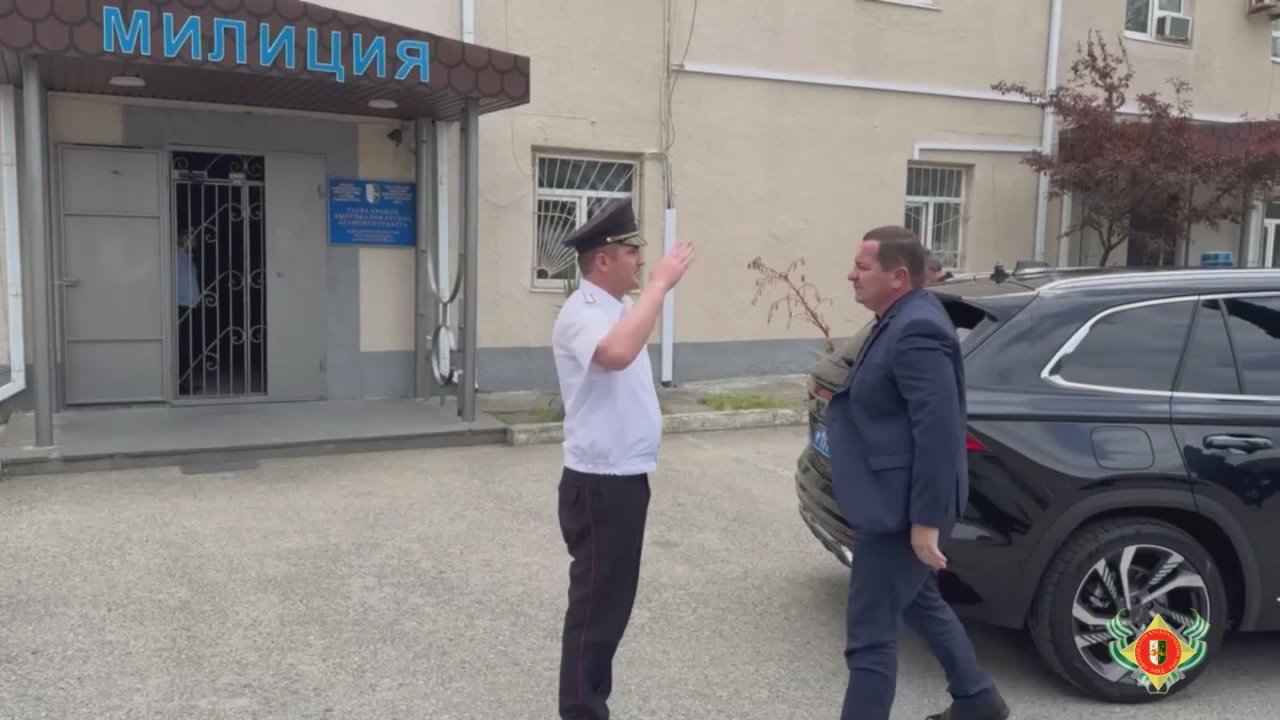 Вице-премьер, министр внутренних дел Роберт Киут провел выездное совещание в Гагрском районе