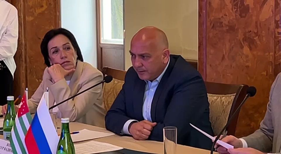 В Абхазии пройдет театральный фестиваль, сообщил министр культуры Даур Кове на встрече творческих союзов Абхазии и России