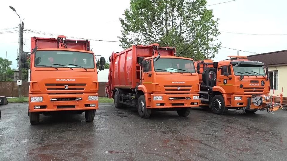 Два новых мусоровоза приобрела администрация Сухума
