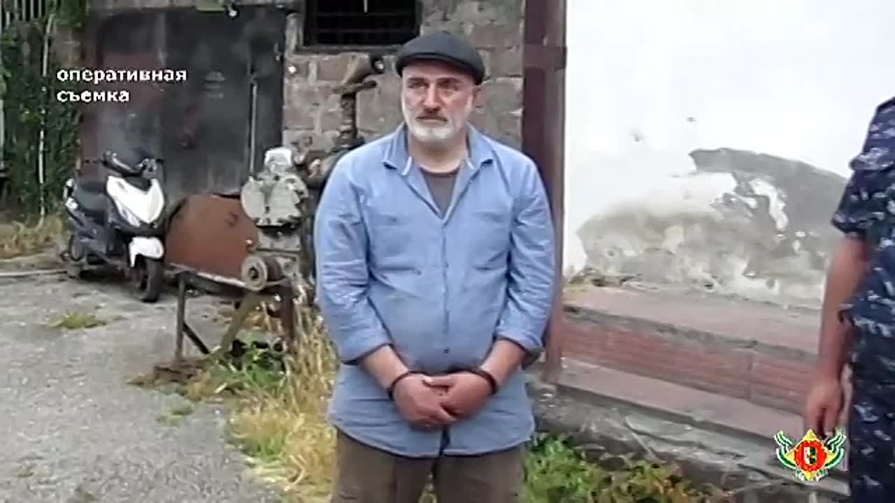 Жителя Гулрыпшского района задержали по факту незаконного приобретения, хранения и перевозки оружия