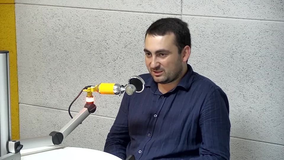 Абхазские энергетики удивили российских коллег тем, что умудряются поддерживать работу ветхих электросетей, рассказал в беседе с ведущим радио Sputnik начальник Управления сбыта электроэнергии "Черноморэнерго" Саид Блабба
