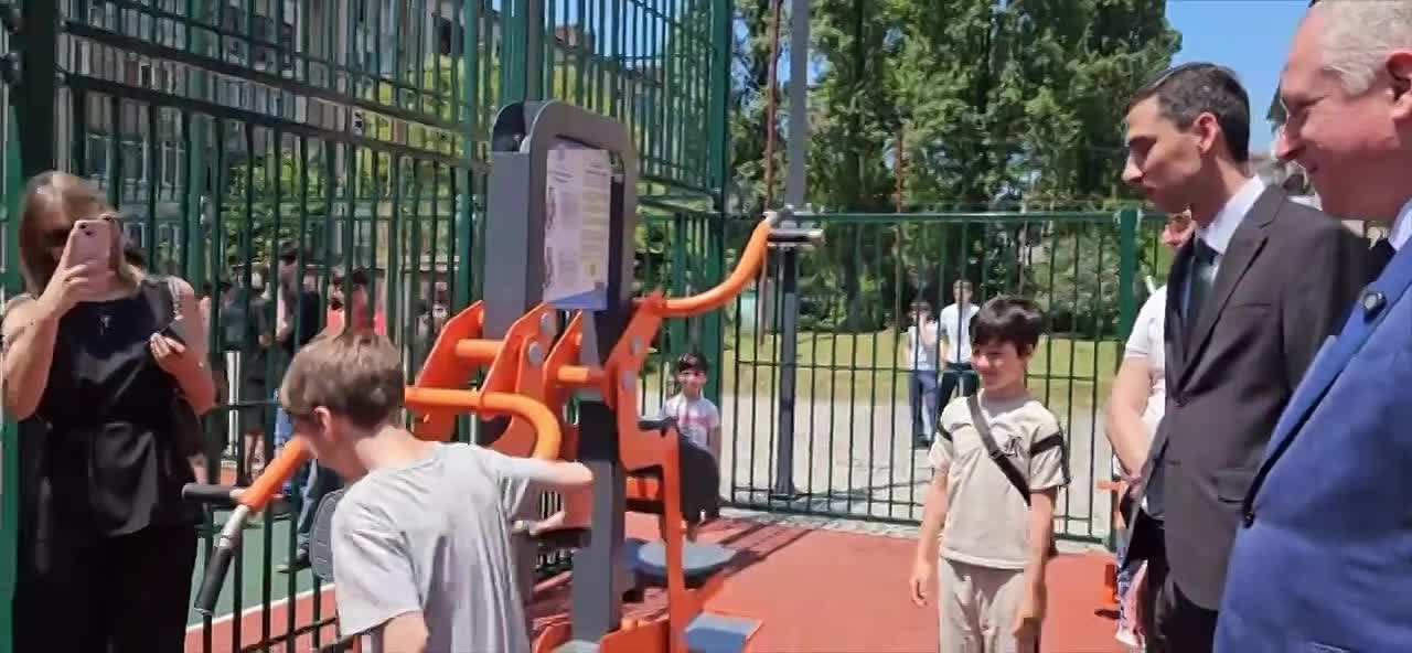 Президент Бадра Гунба принял участие в торжественной церемонии открытия спортплощадки на ул. Аргун в Новом районе Сухума