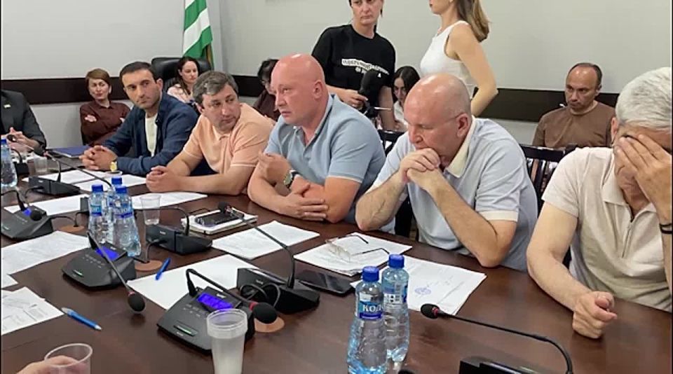 Проблема несанкционированных свалок остро стоит в Сухуме, заявил начальник УГХ администрации столицы Руслан Авидзба