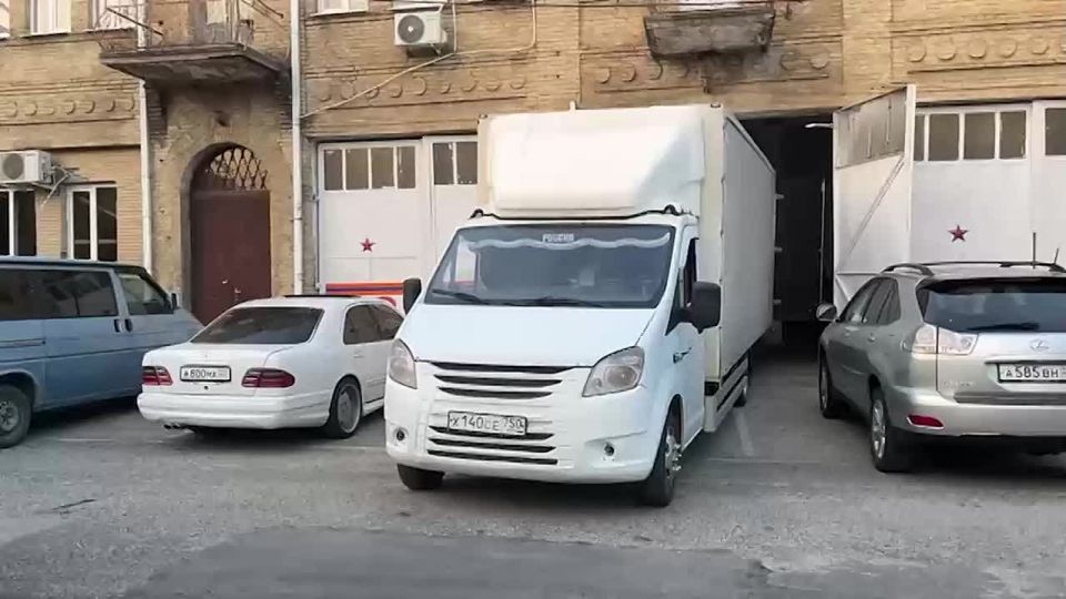 Гуманитарную помощь МЧС Абхазии передала российская общественная организация "Народный фронт"