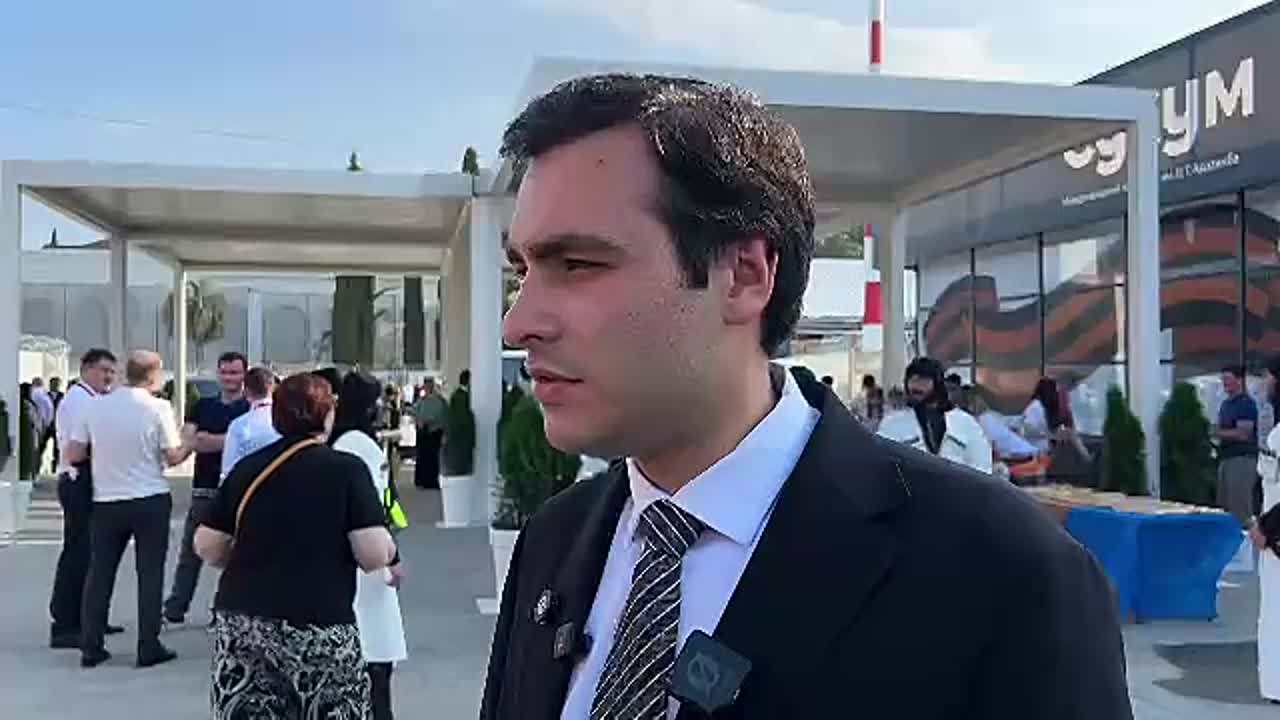 На первом рейсе широкофюзеляжного самолета летят туристы, купившие путевки, рассказал замминистра туризма Абхазии Дмитрий Зантария