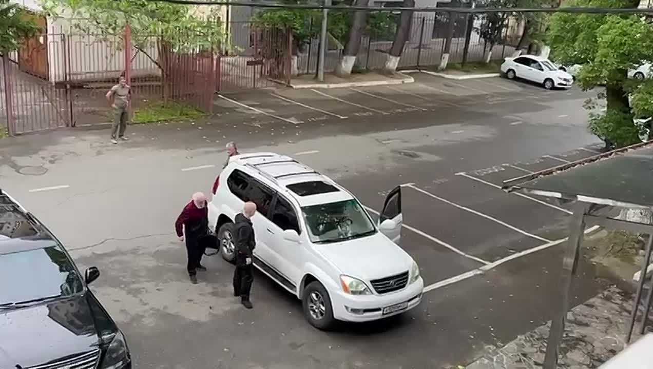 В Абхазии задержан экс-депутат Адгур Харазия, скрывавшийся более полугода после стрельбы в парламенте в декабре 2024 года, в результате которой погиб депутат Вахтанги Голандзия и был ранен Кан Кварчия