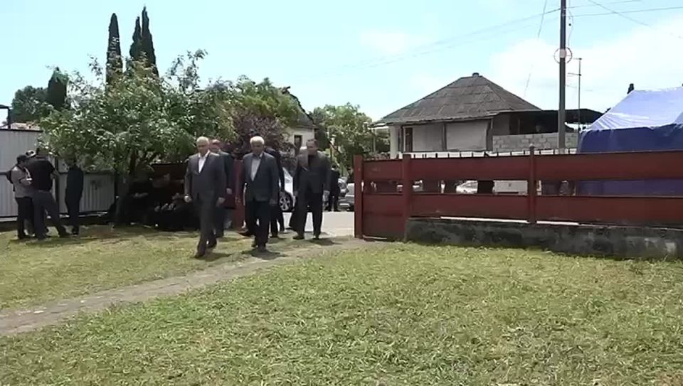 Бадра Гунба простился с абхазским добровольцем Ахрой Чанба