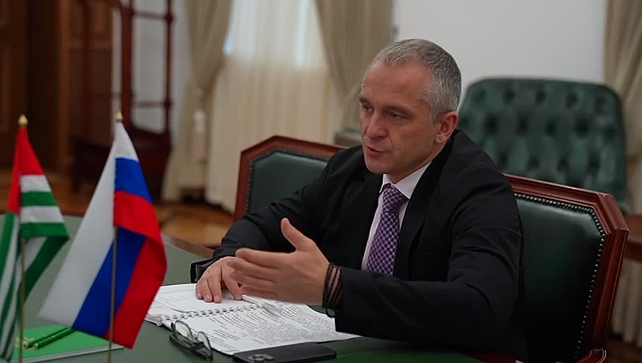 Президент Республики Абхазия Бадра Гунба принял заместителя министра экономического развития Российской Федерации Дмитрия Вольвача