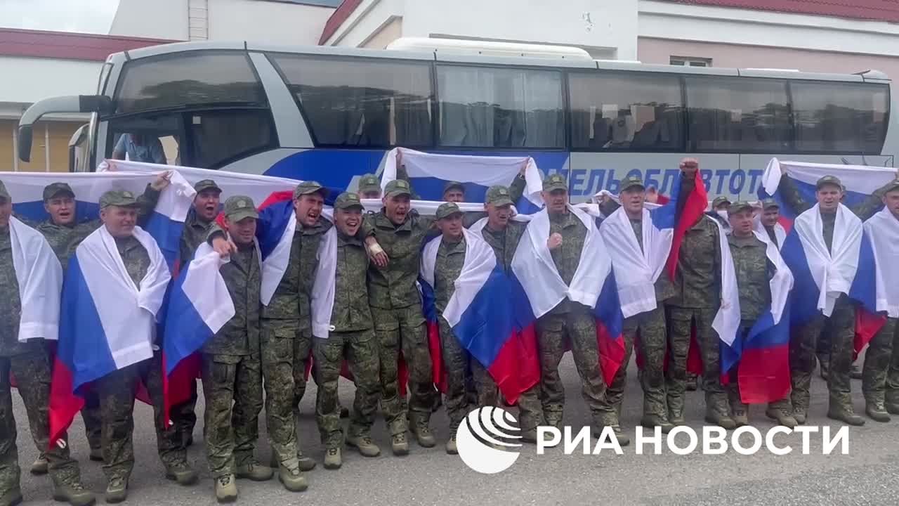 Группа российских военных возвращена с подконтрольной киевскому режиму территории в соответствии со стамбульскими договоренностями, сообщили в Минобороны РФ
