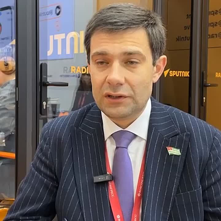 Участие Абхазии в ПМЭФ — это возможность презентовать республику для потенциальных экономических партнеров, сказал депутат Парламента Абхазии Инар Гицба на полях форума