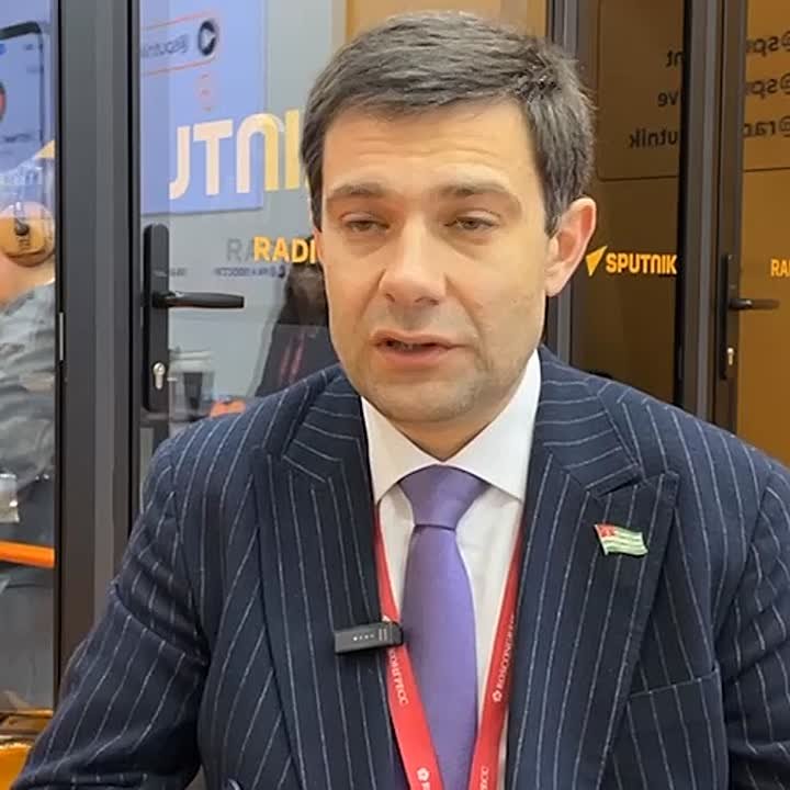 Участие Абхазии в ПМЭФ — это возможность презентовать республику для потенциальных экономических партнеров, сказал депутат Парламента Абхазии Инар Гицба на полях форума