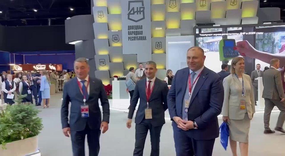 Председатель правительства Южной Осетии Константин Джуссоев пригласил президента Абхазии Бадру Гунба посетить 18-20 сентября республику и принять участие в первом Международном экономическом форуме