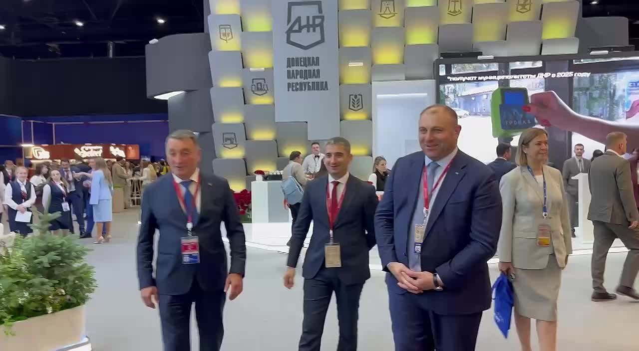 Председатель правительства Южной Осетии Константин Джуссоев пригласил президента Абхазии Бадру Гунба посетить 18-20 сентября республику и принять участие в первом Международном экономическом форуме