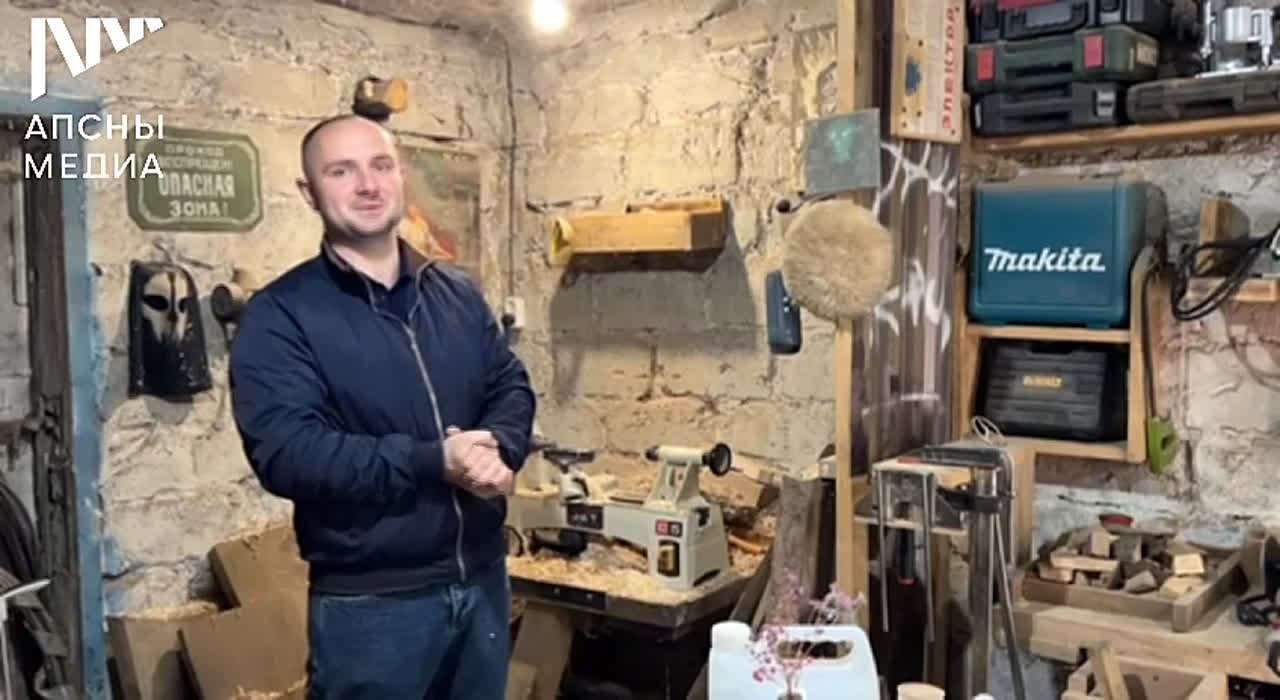 Темур Кация – резчик по дереву, изготавливает предметы интерьера