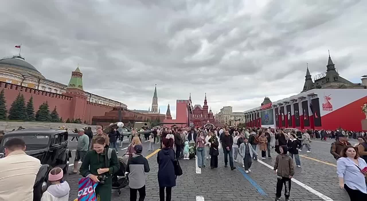 Уникальный иммерсивный музей под открытым небом, посвященный 80-летию Парада Победы 1945 года, открыт на Красной площади