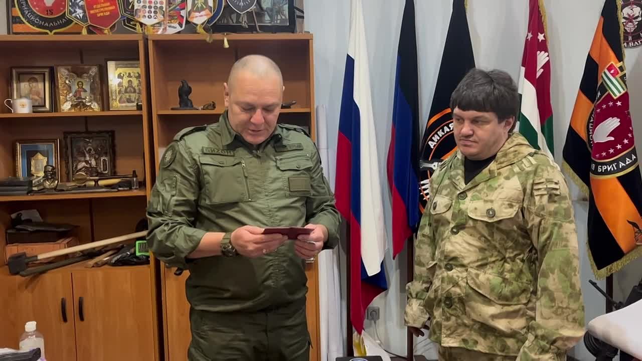 В преддверии Дня создания Легендарного отряда «Пятнашка», командир Ахра Авидзба «Абхаз» был награждён высшей государственной наградой Республики Крым Орденом «За верность долгу», а бойцы подразделения государственными..