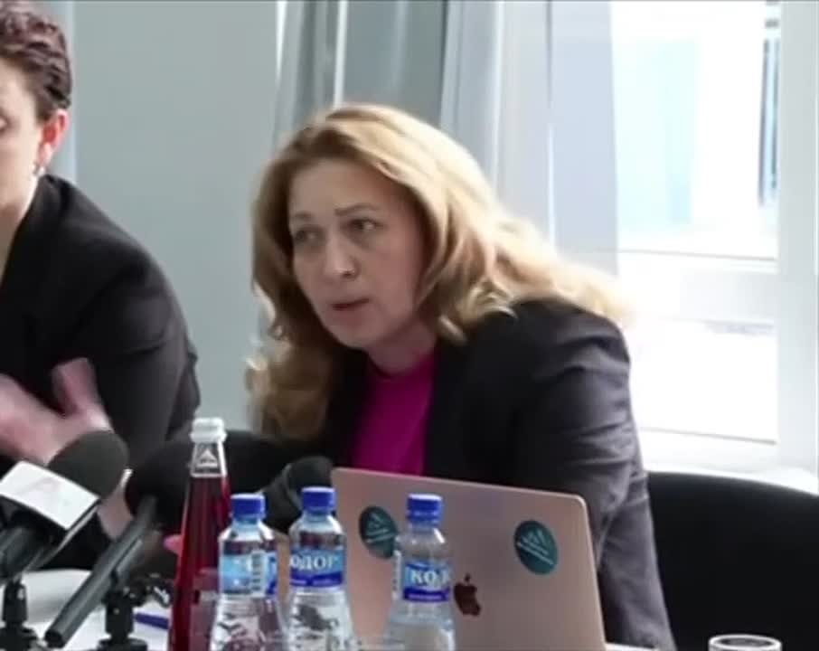 Сергей Колясников: Президент Абхазии Бадра Гунба прокомментировал ситуацию вокруг некорректного высказывания сотрудницы Минтуризма о благосостоянии туристов, приезжающих в Абхазию