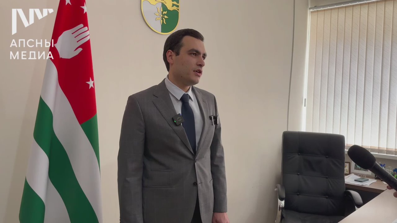 «Одна из приоритетных задач, которые в настоящее время стоят перед Минэнерго РА – это повышение качества организации работы. Мною уже проведены несколько совещаний с центральным аппаратом, сбытовым управлением, районными..