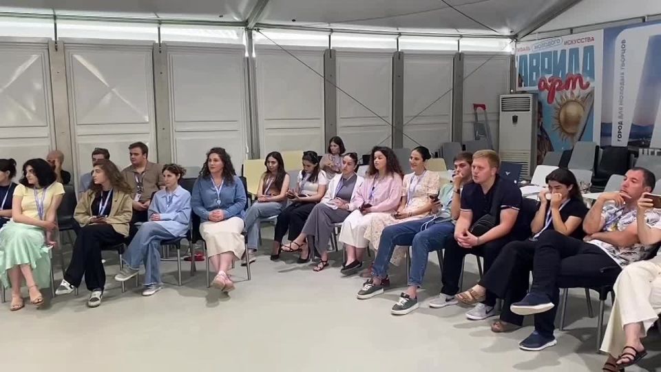 Участники арт-школы "Маршруты Абхазии" на Тавриде продолжают изучать тренды современного туризма и готовить проекты авторских туров