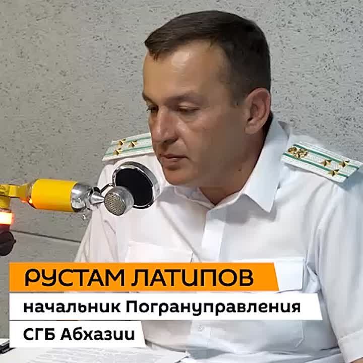 Воздушный пункт пропуска в Сухумском аэропорту функционирует в штатном режиме, сообщил начальник погрануправления СГБ Абхазии Рустам Латипов в интервью Sputnik