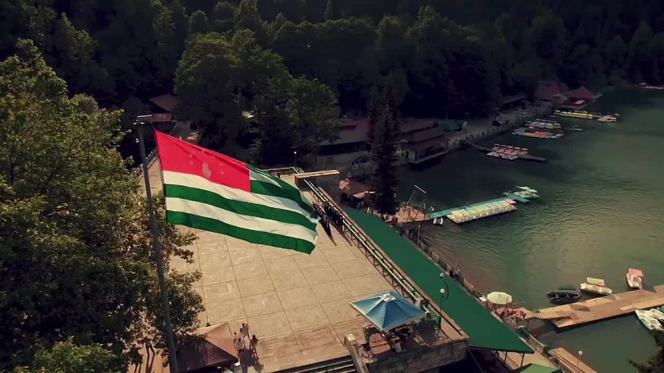 28 июня, в 17:00, на смотровой площадке озера Рица впервые состоится концерт Государственной хоровой капеллы Республики Абхазия –«Симфония Рицы»