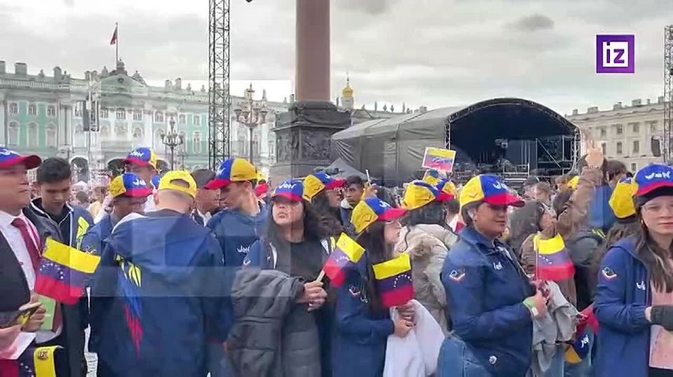 Около 500 школьников из других стран станут гостями "Алых парусов" в Санкт-Петербурге, сообщили в комитете по внешним связям города