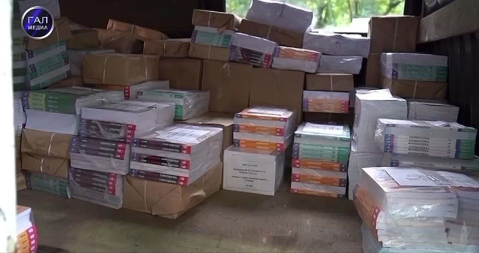Представительство Россотрудничества в Абхазии передало Галскому району 4000 учебников