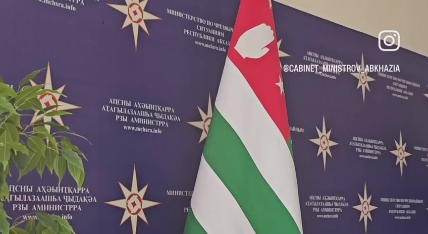 Премьер-министр Владимир Делба и вице-премьер, министр внутренних дел Роберт Киут приняли участие в торжественном заседании, которое прошло в Министерстве по чрезвычайным ситуациям в связи с 19-летием ведомства, сообщает..