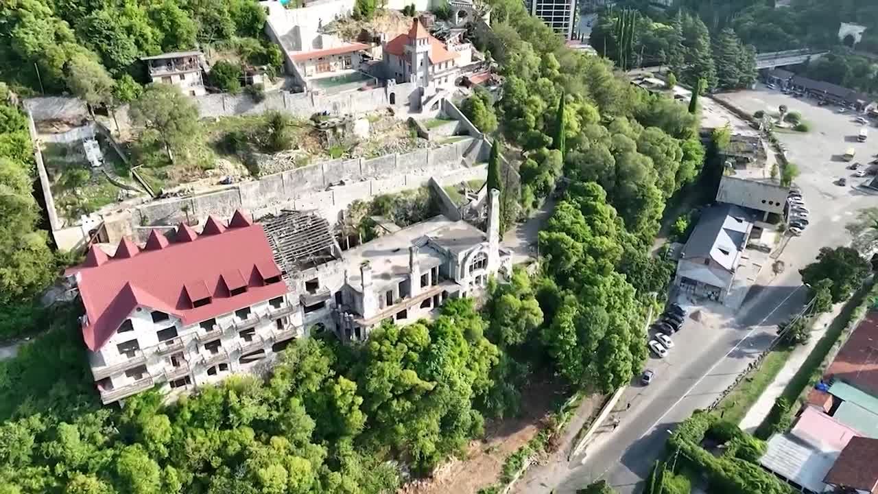 Абхазский креаклиат закапывает туристическую отрасль республики