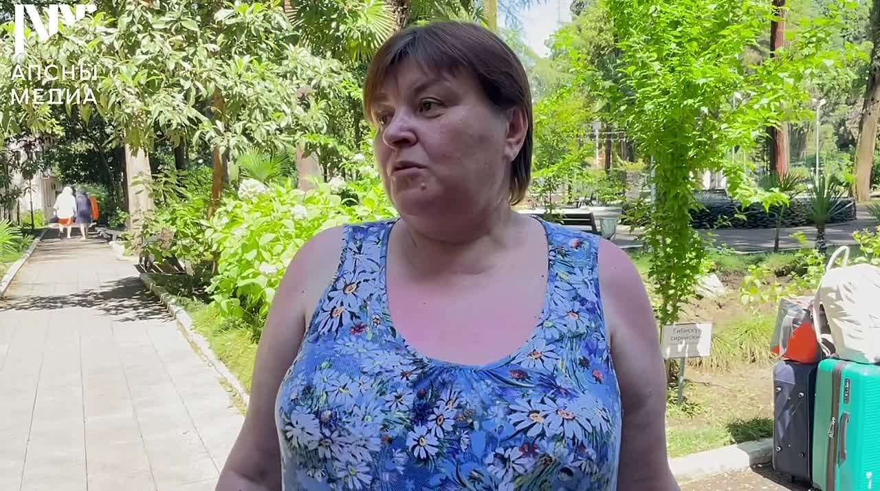 Министр туризма Астамур Логуа провел встречу с детьми из приграничных областей России, которые прибыли в Абхазию на летние каникулы по приглашению президента Бадра Гунба