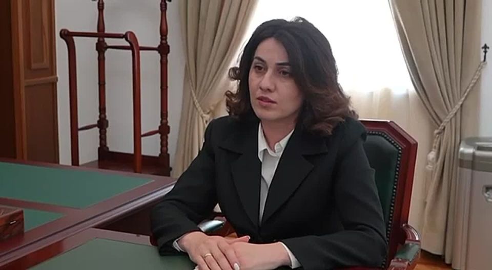 Концепцию воспитательной работы в школах и надбавку учителям абхазского языка обсудили президент Абхазии Бадра Гунба и министр просвещения Хана Гунба