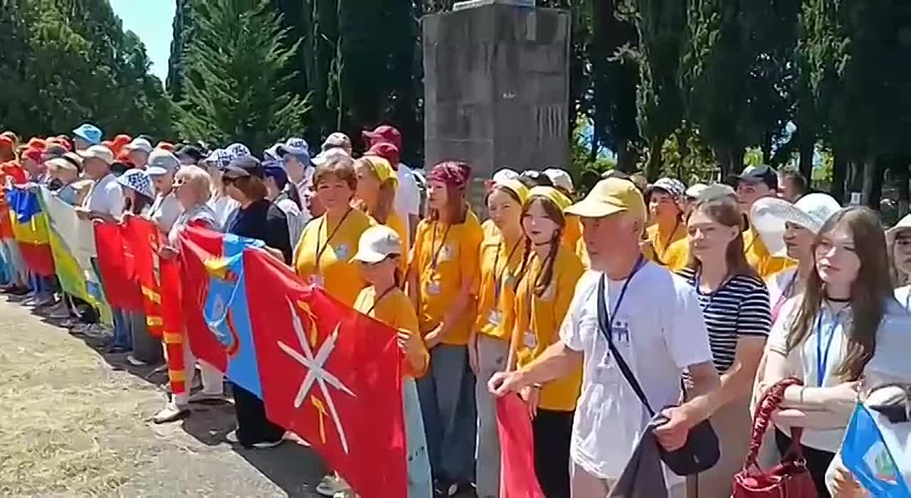 Восьмая международная летняя школа "Учитель года" в Цандрыпше завершилась, рассказал Sputnik руководитель проекта Владимир Головнер