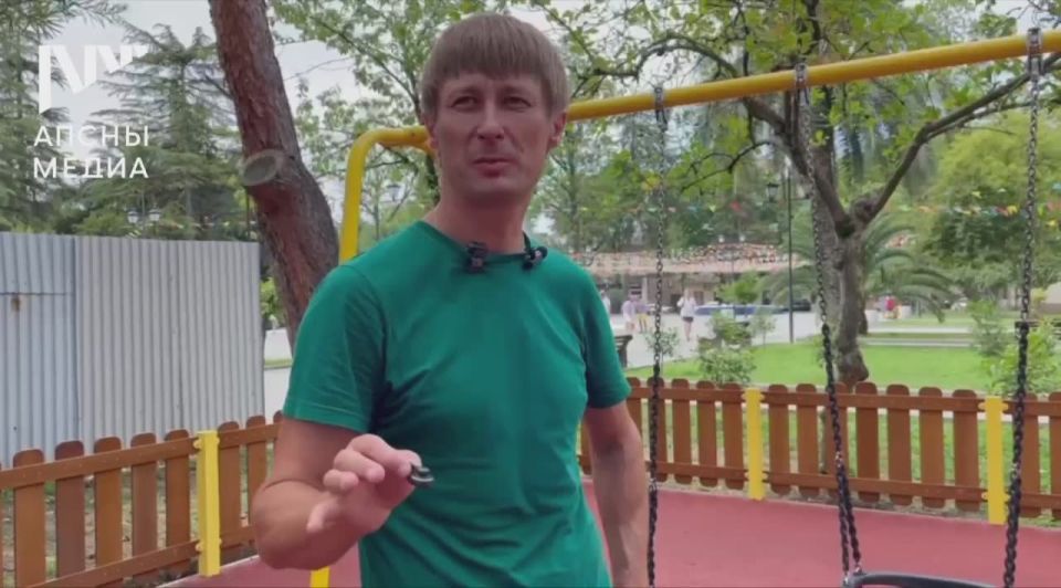 В центре Сухума, в парке им. Тараса Шамба, открыли новую детскую площадку