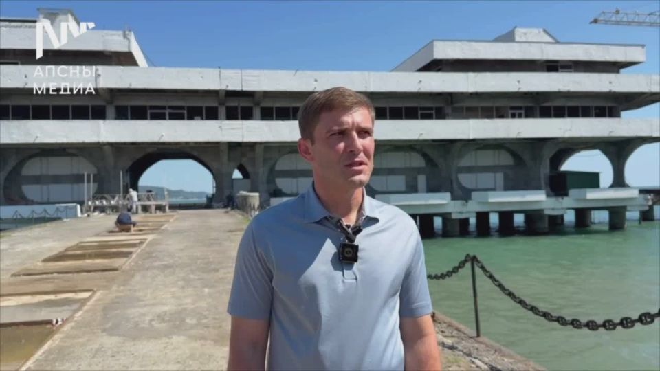 В Сухумском морском порту установят светомузыкальный фонтан на специальном понтоне
