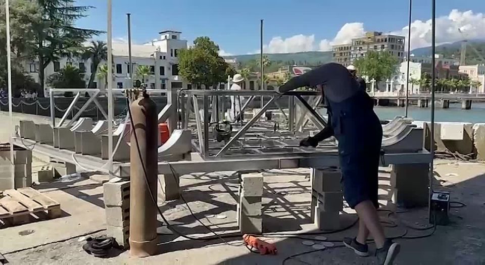 Светомузыкальный фонтан на воде установят в Сухуме