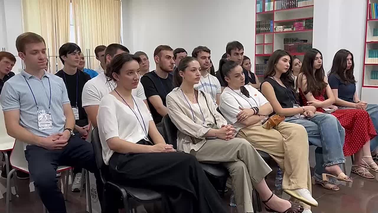 Представители российских молодежных организаций рассказали о своих проектах и программах на стратегической сессии в Доме Москвы в Сухуме