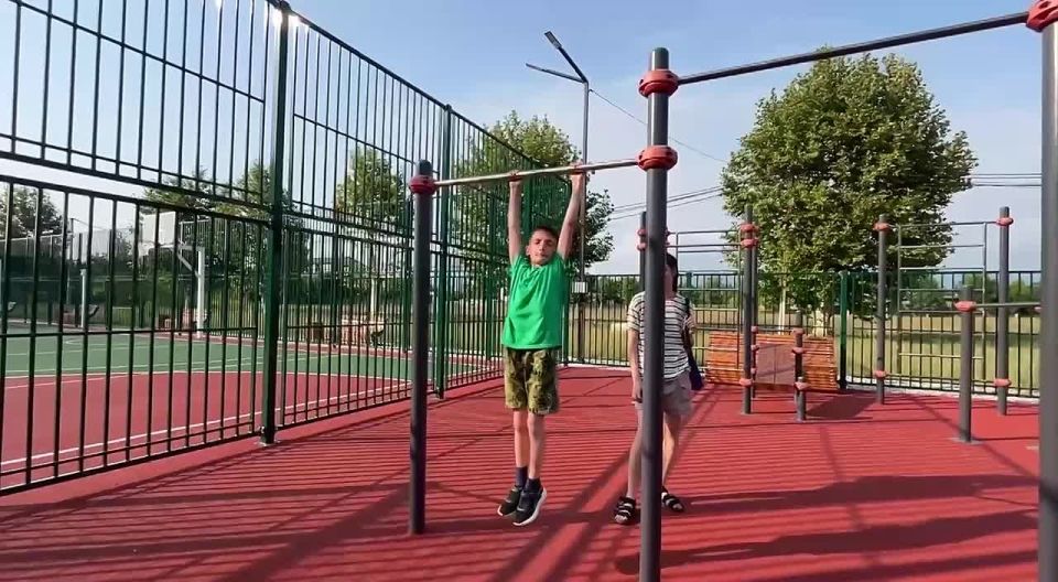 Многофункциональный спорткомплекс открылся в школе №12 в Сухуме