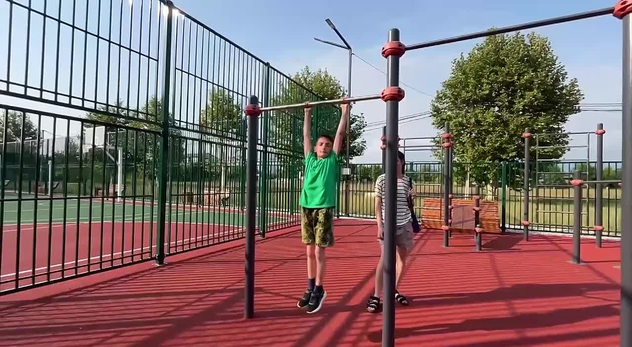 Многофункциональный спорткомплекс открылся в школе №12 в Сухуме