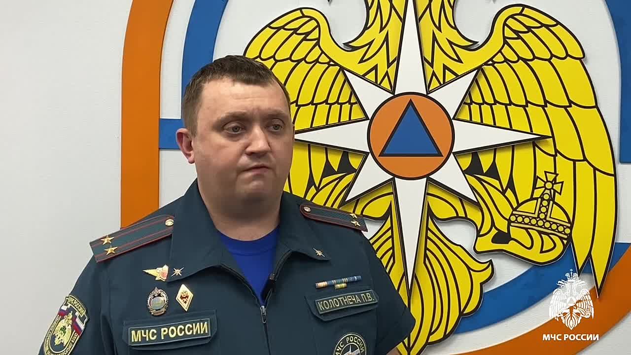 Сотрудники МЧС России эвакуировали 17 туристов из затопленного участка в районе Горячего ключа