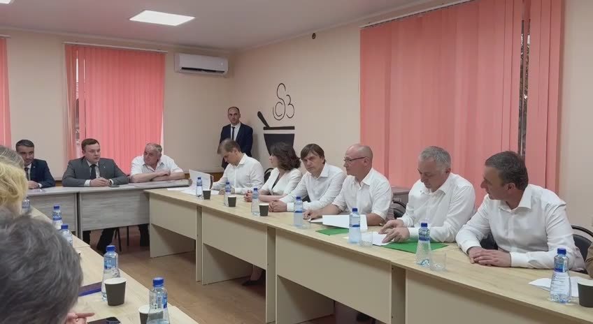 Бадра Гунба и Сергей Кириенко посетили Абхазский многоотраслевой колледж
