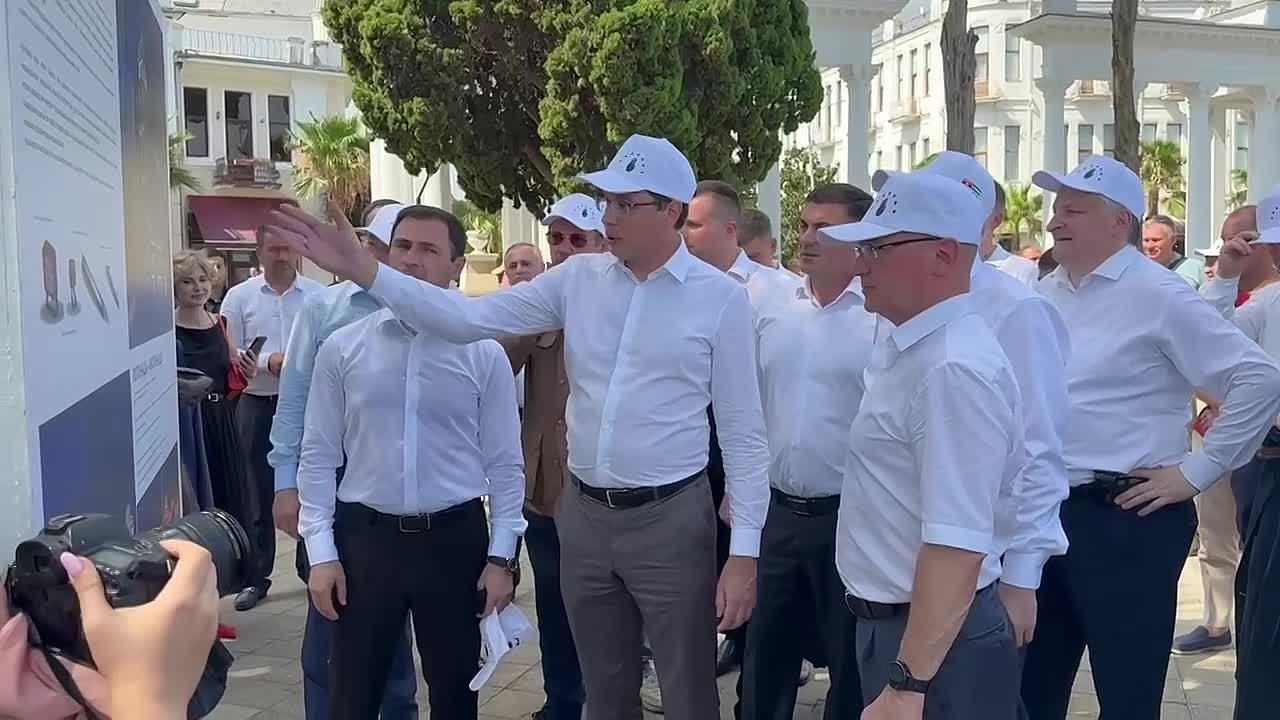 Бадра Гунба и Сергей Кириенко посетили Набережную Махаджиров