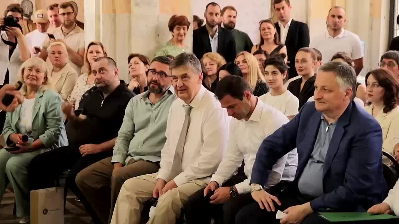 Бадра Гунба и Сергей Кириенко приняли участие в образовательном семинаре на культурно-деловой платформе «Гума»