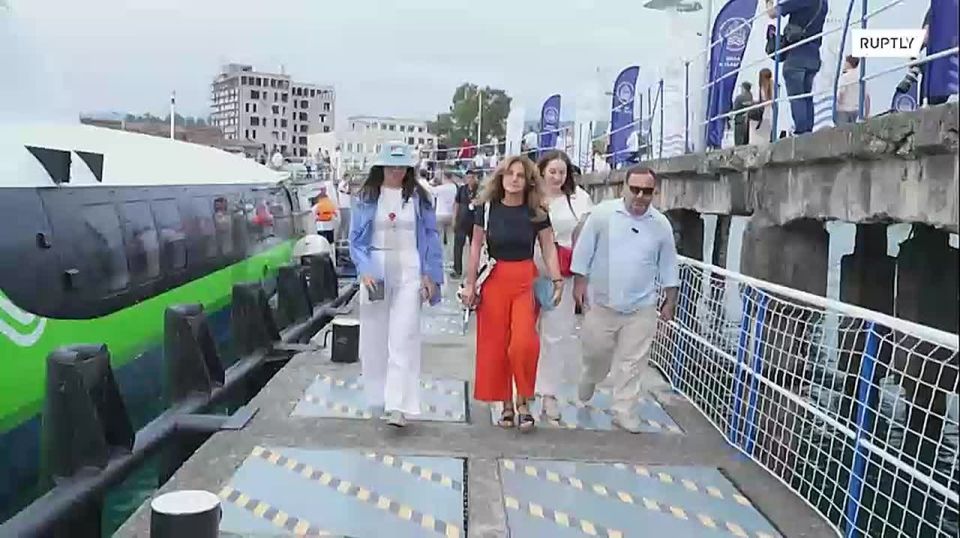 Первый рейс скоростного судна «Комета» из Сочи прибыл в Сухум впервые за 30 лет — 146 км по морю теплоход преодолел всего за 2,5 часа