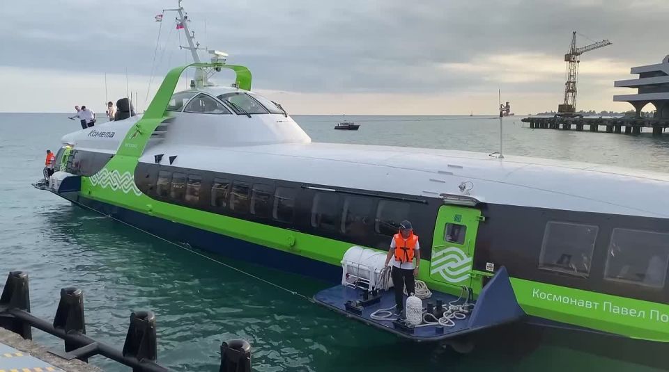 Запуск морского сообщения между Сочи и Сухумом разгрузит пункт пропуска "Адлер" в пик курортного сезона, заявили в ФТС России