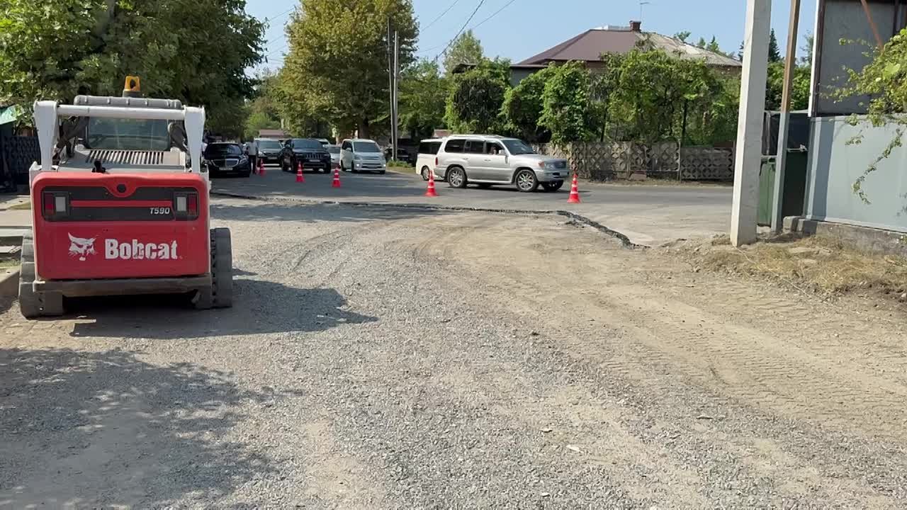 Начались ремонтные работы на участке дороги по улице Анчабадзе в Сухуме