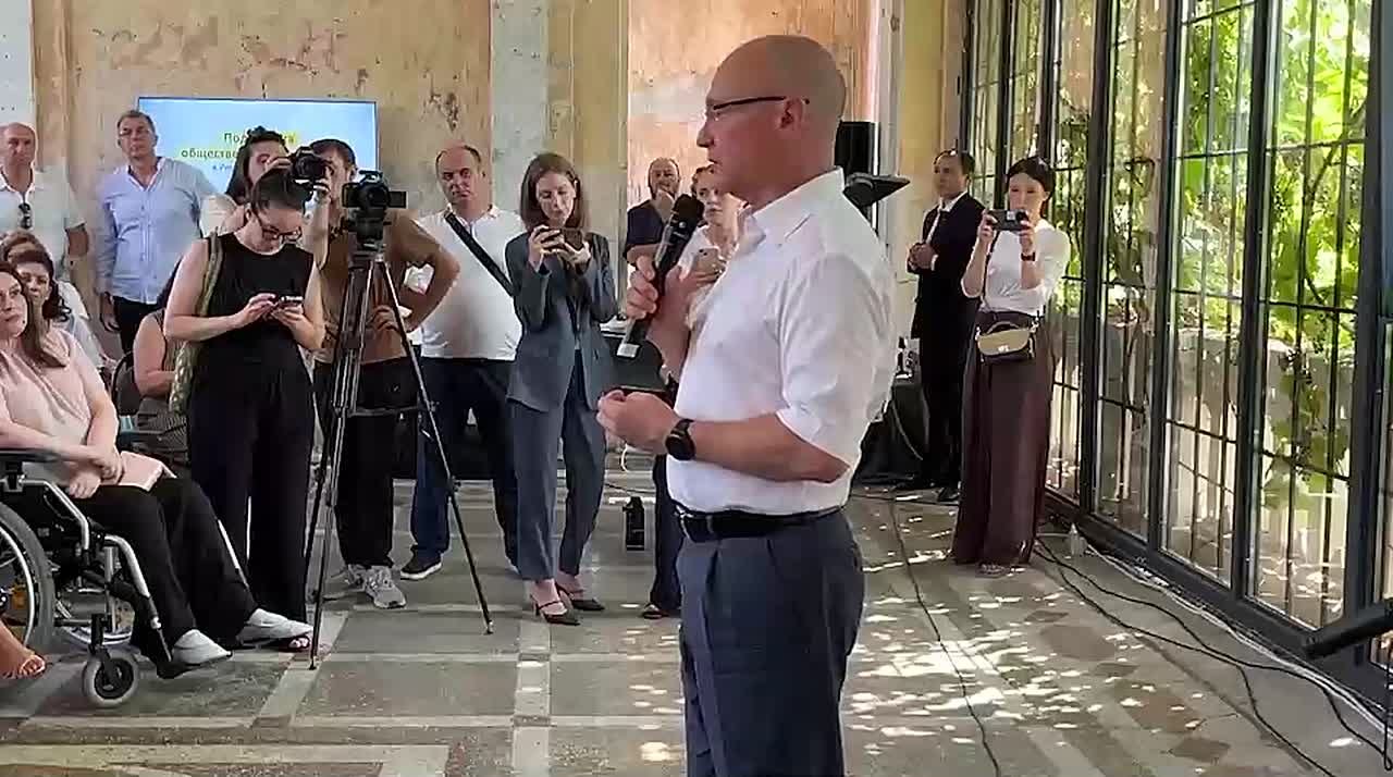 Участие в конкурсе Фонда президентских грантов (Россия) дает НКО возможность стать равноправными партнерами органов власти и бизнеса, заявил Сергей Кириенко