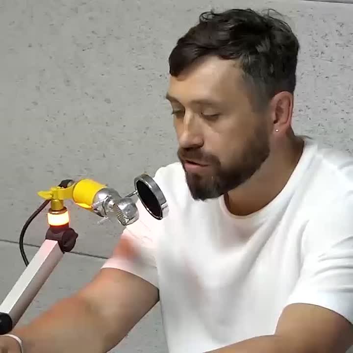 Новый спектакль Молодежного театра Абхазии посвящен одной из самых острых проблем в республике — наркомании, рассказал в эфире радио Sputnik режиссер Дмитрий Акимов